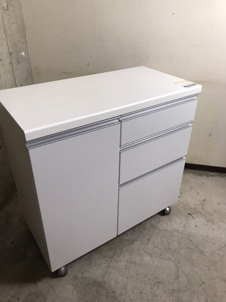 東京都大田区にお住いのA様より不用品（食器棚）の出張買取をご依頼頂きました！