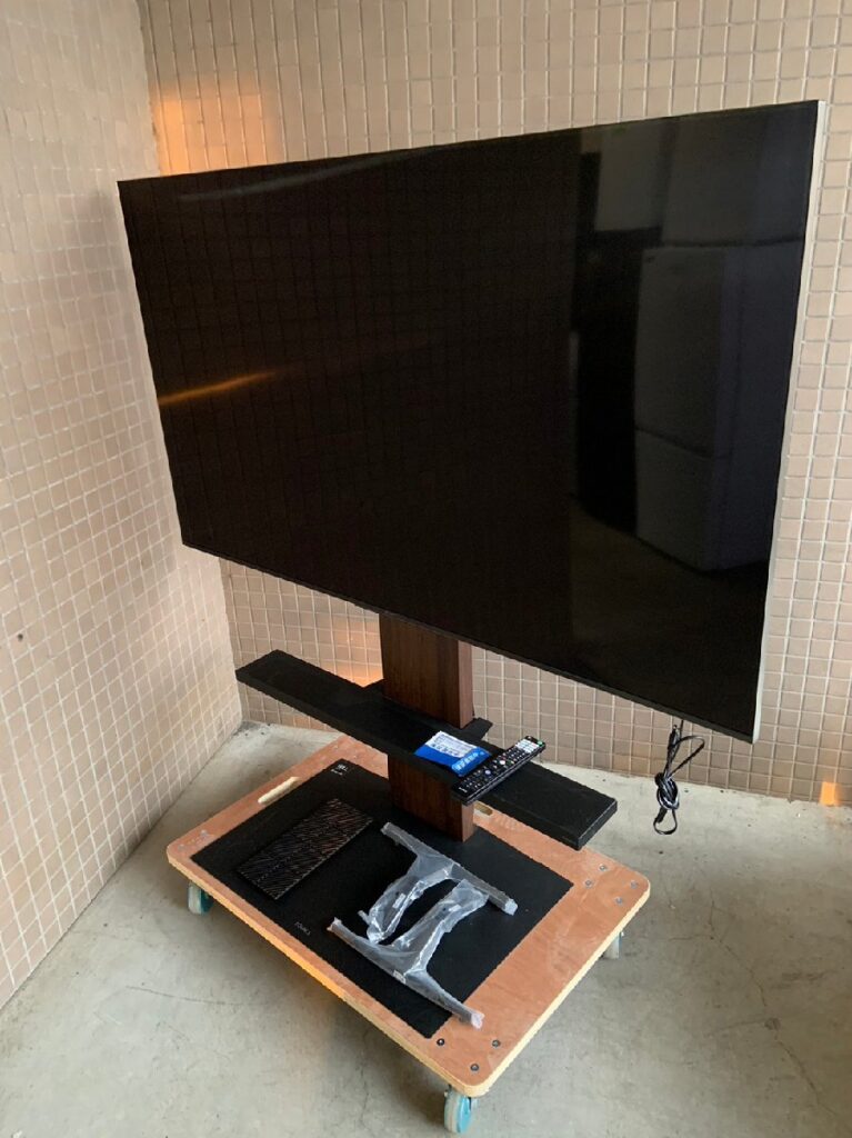 東京都台東区M様宅にて、4K液晶テレビなど家電製品の不用品買取を行わせていただきました。