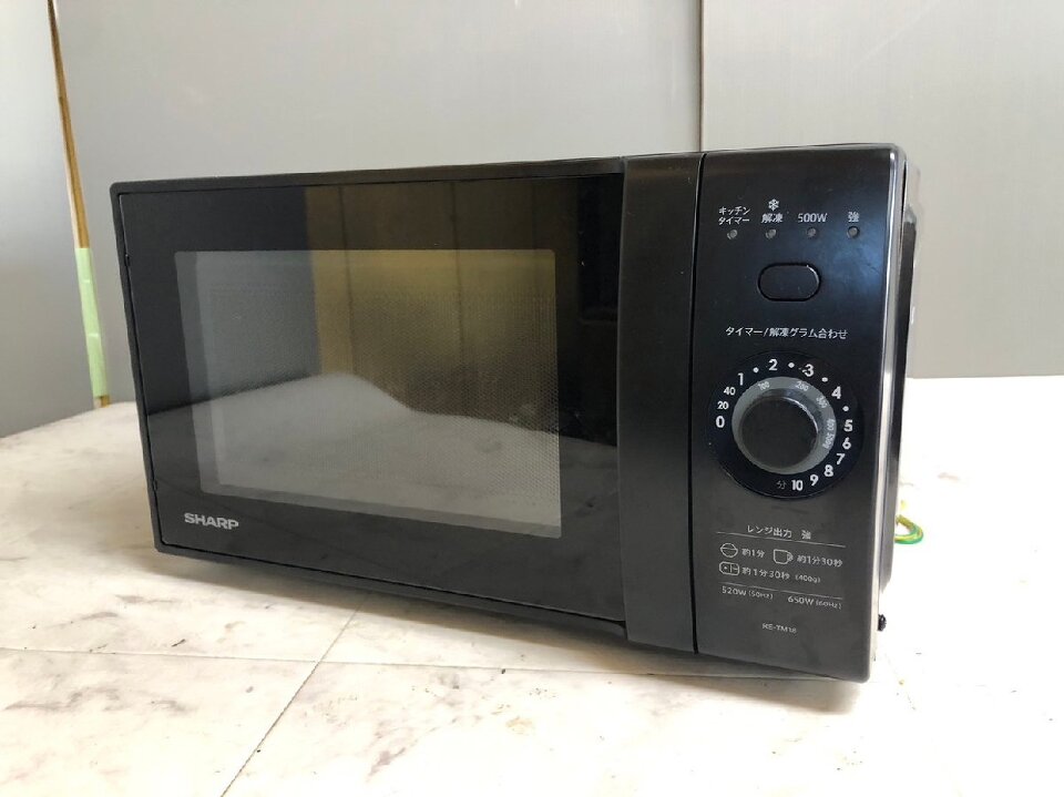 東京都千代田区T様邸にて電子レンジなどの家電を中心に引越しに伴う不用品の出張買い取りを実施いたしました。