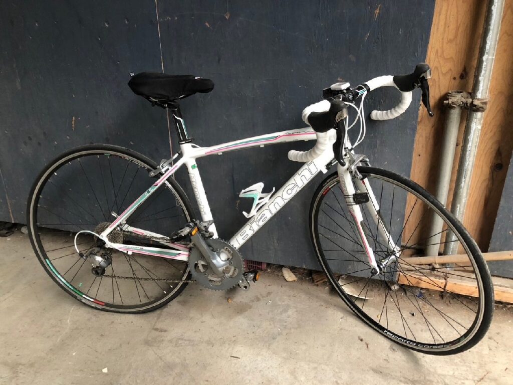 東京都千代田区でロードバイクなどの不用品買取を行いました。